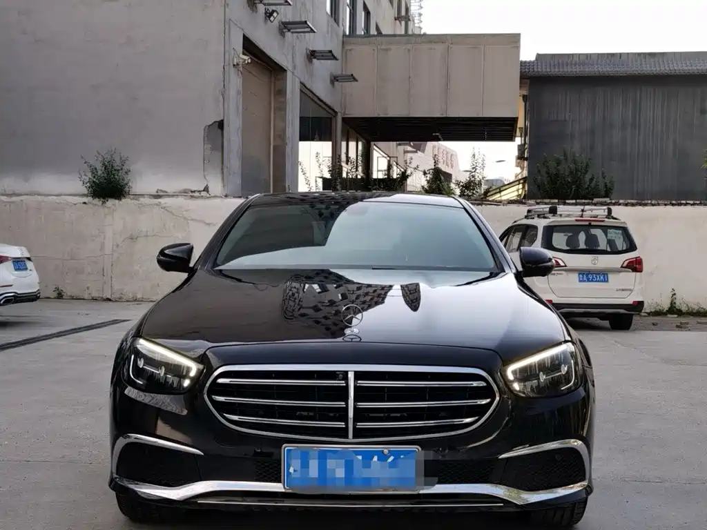 Mercedes-Benz E-Class — миниатюра 2