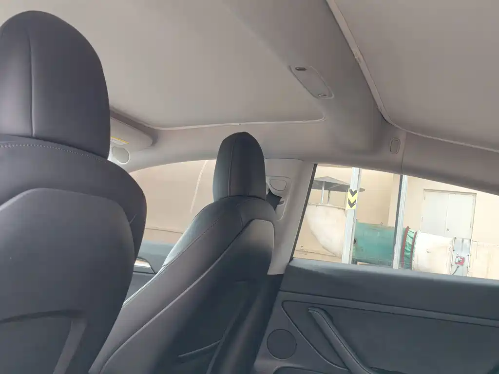 Tesla Model 3 — миниатюра 9