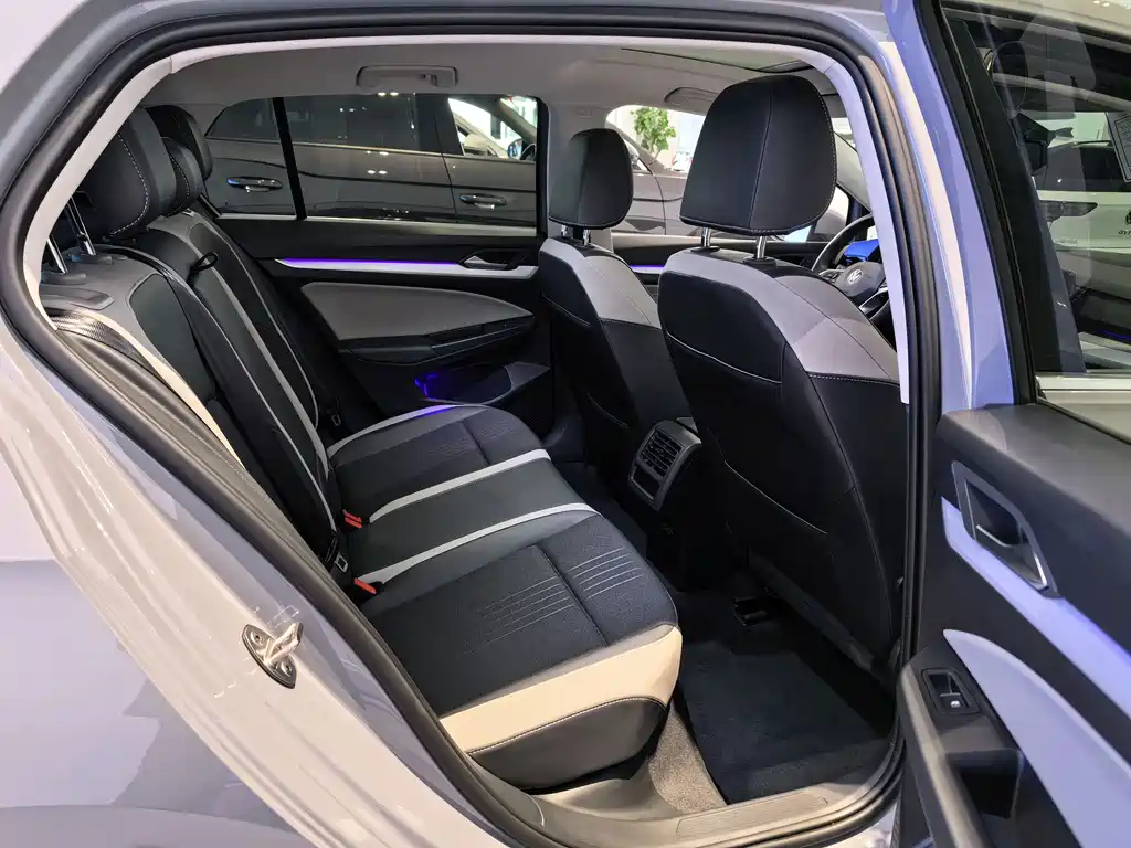 Volkswagen Golf — миниатюра 9