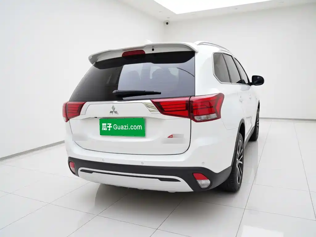 Mitsubishi Outlander — миниатюра 4
