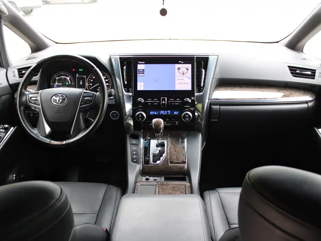 Toyota Alphard — миниатюра 15