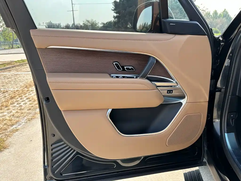 Land Rover Range Rover — миниатюра 14