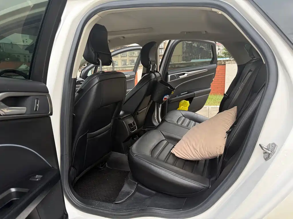 Ford Mondeo — миниатюра 8