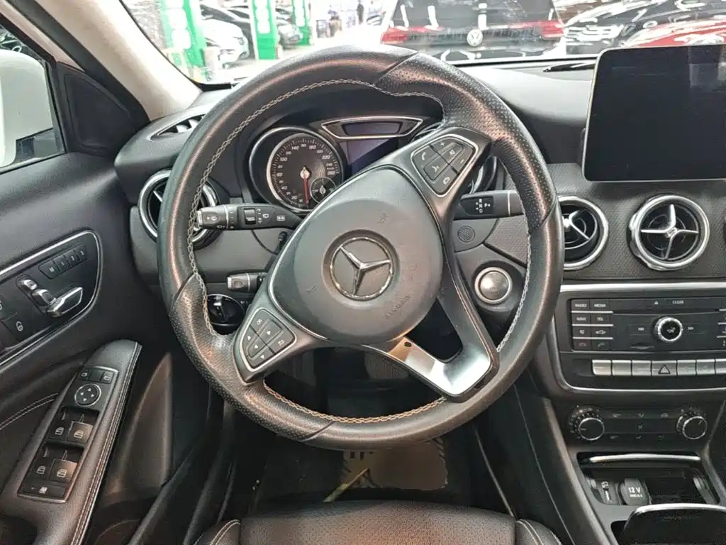 Mercedes-Benz GLA — миниатюра 11