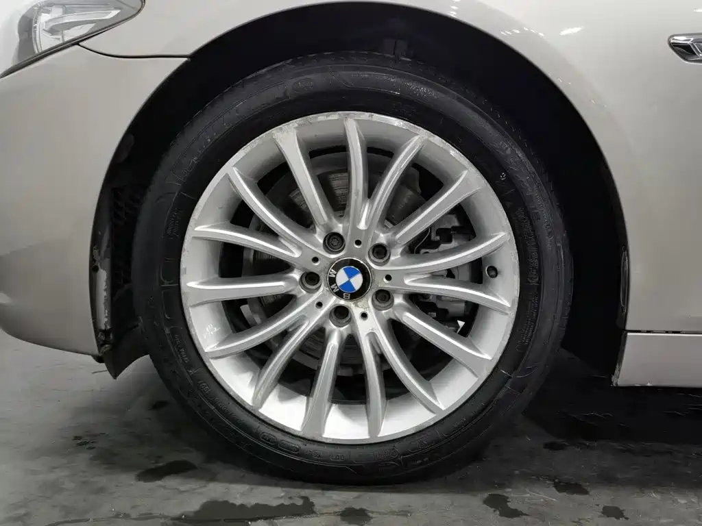 BMW 5 Series — миниатюра 17