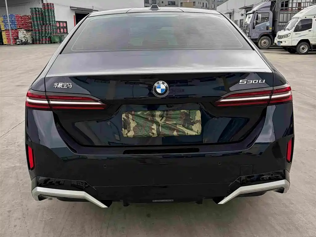 BMW 5 Series — миниатюра 8