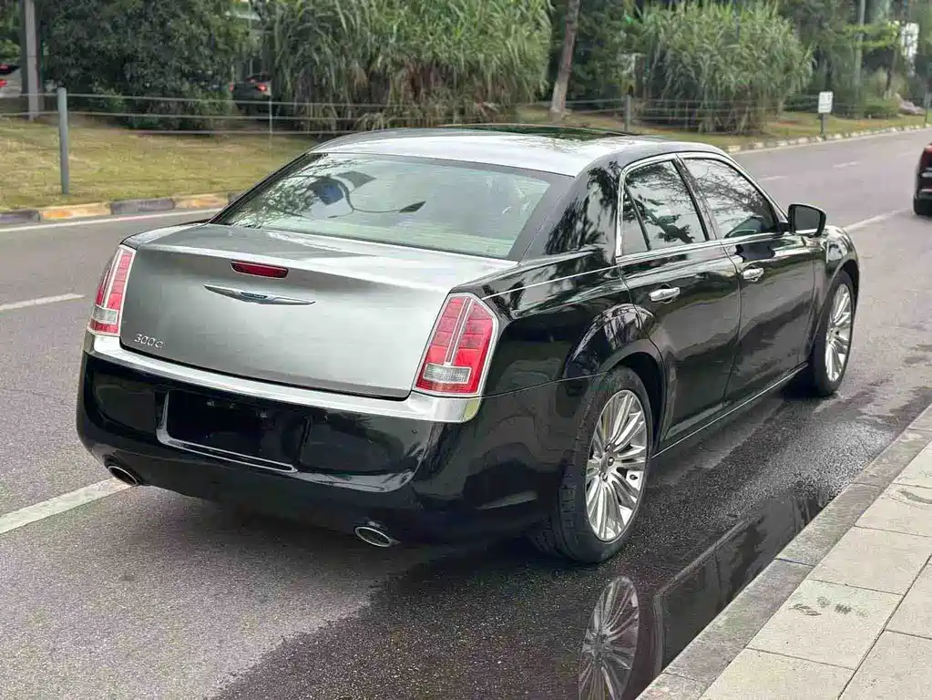 Chrysler 300C — миниатюра 13