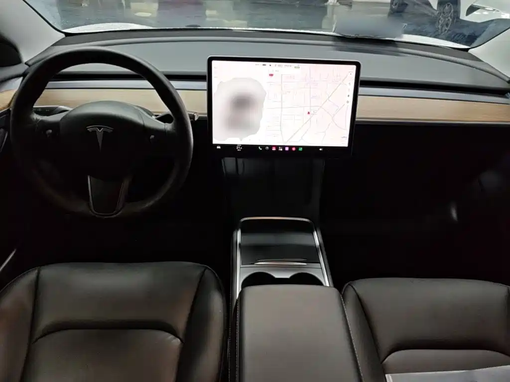 Tesla Model 3 — миниатюра 10