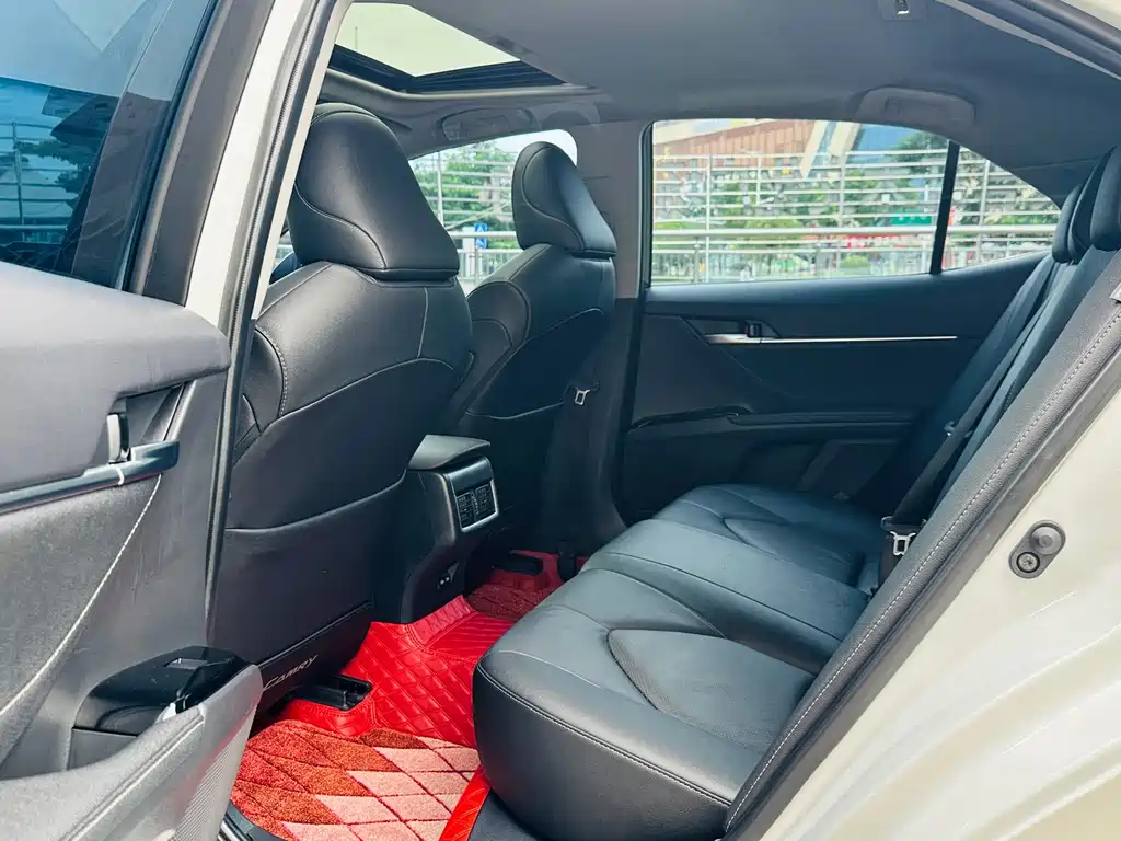 Toyota Camry — миниатюра 14