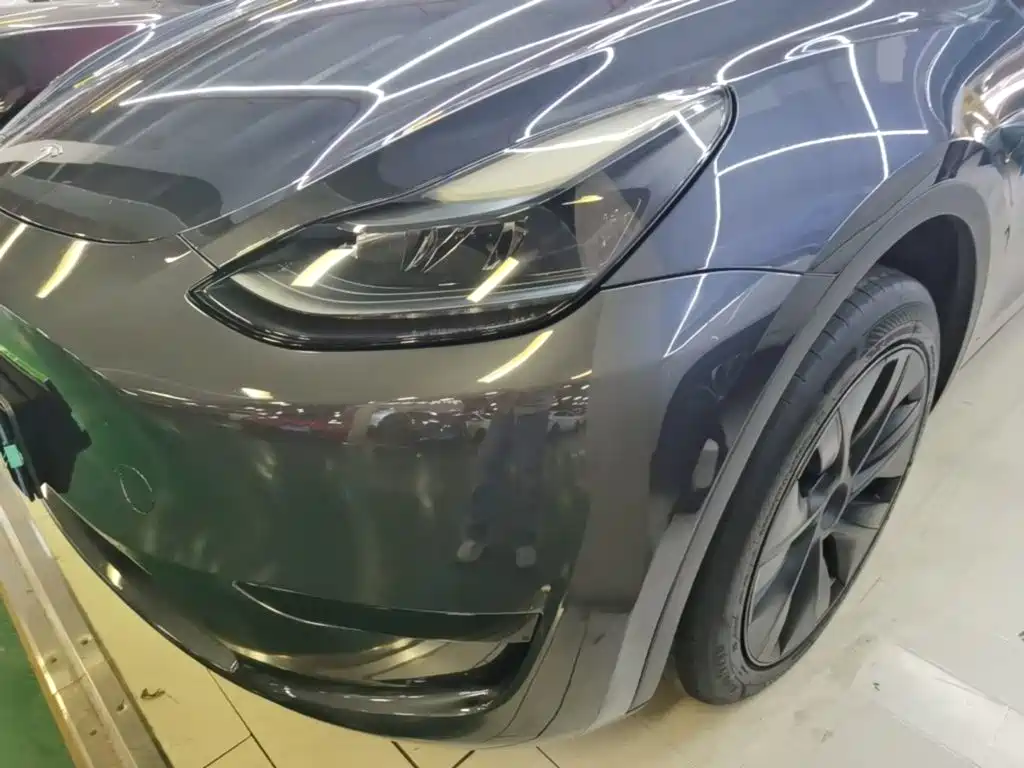 Tesla Model Y — миниатюра 24