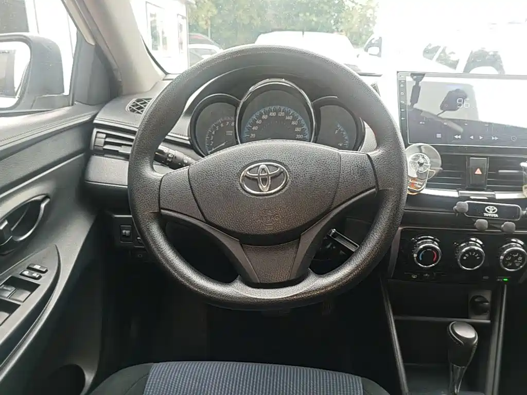 Toyota Yaris L — миниатюра 11