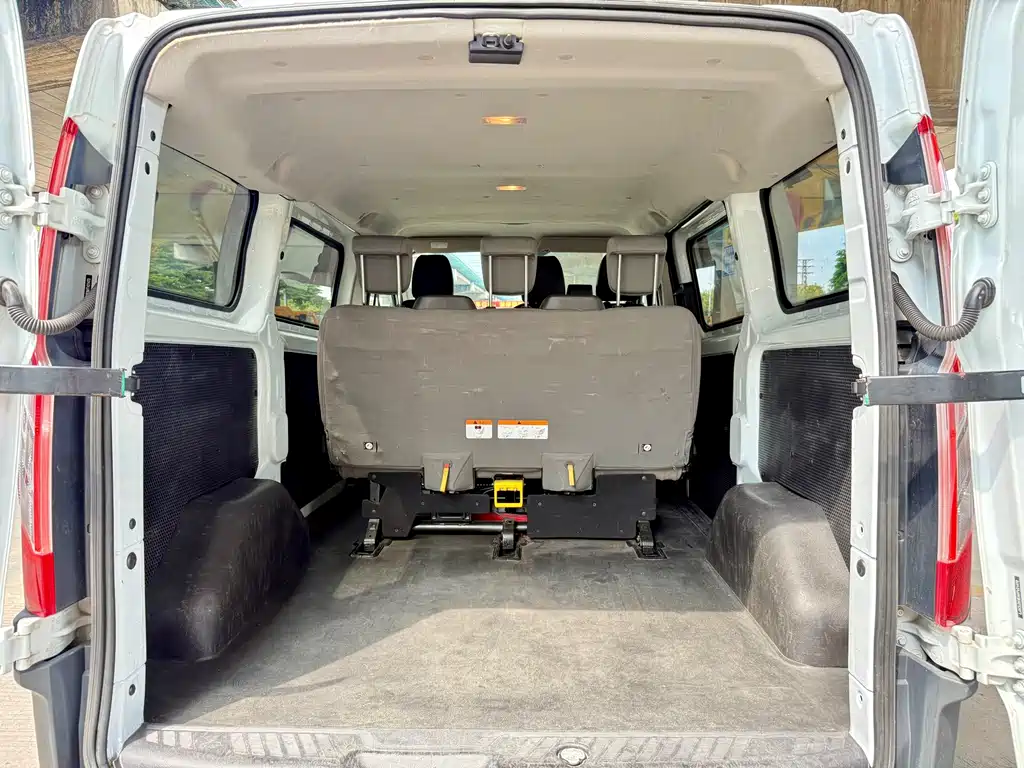 Ford Transit — миниатюра 10