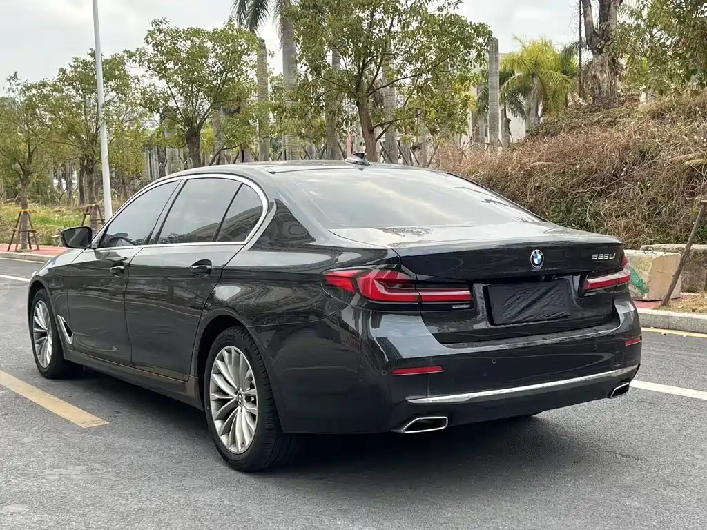 BMW 5 SERIES