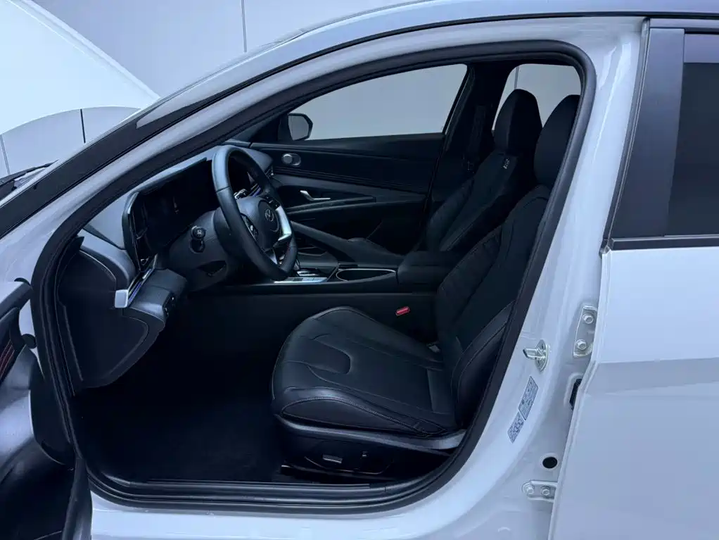 Hyundai Elantra 2022 — фото 16