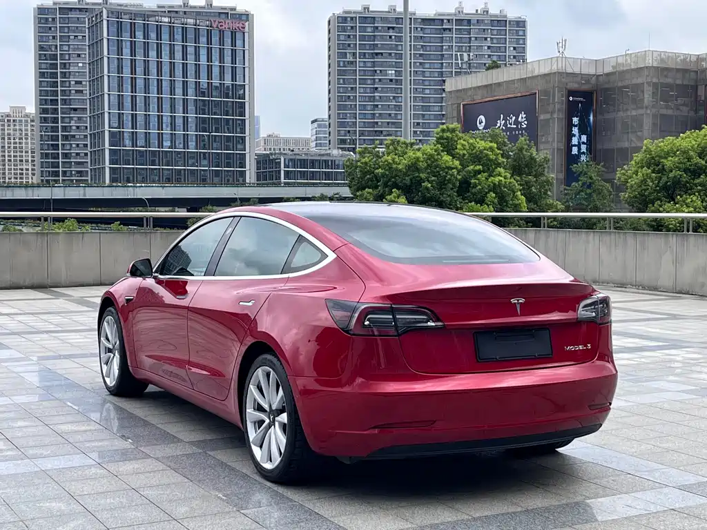 Tesla Model 3 — миниатюра 7