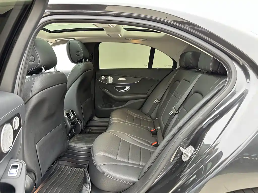 Mercedes-Benz C-Class — миниатюра 10