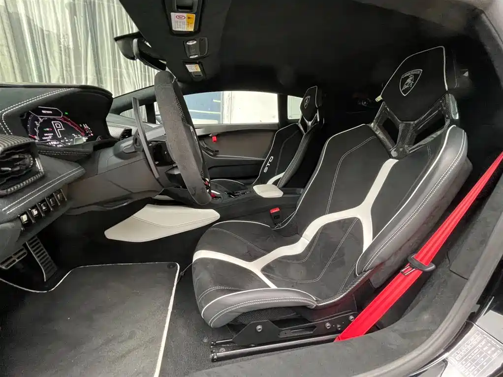 LAMBORGHINI HURACÁN