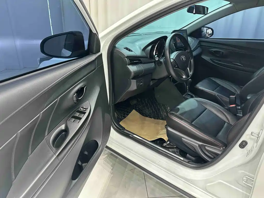 Toyota Yaris L — миниатюра 7