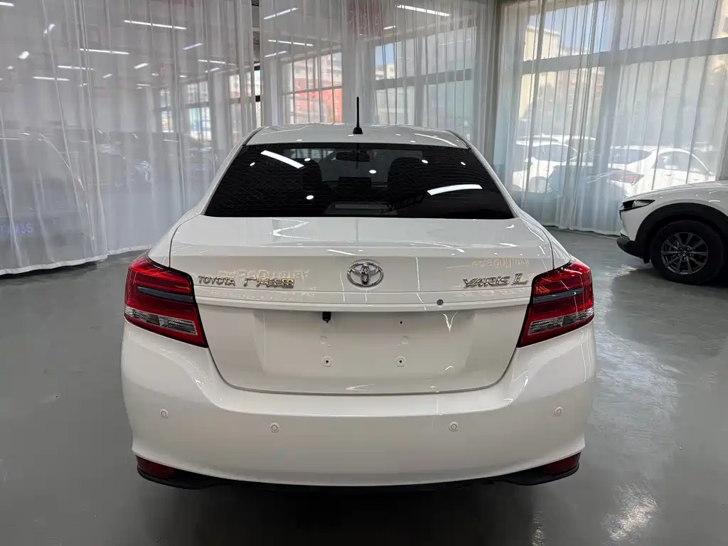 Toyota Yaris L - фото 5