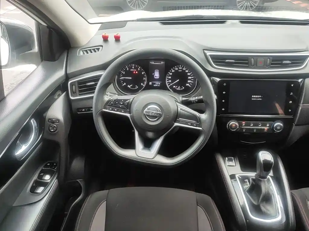 Nissan Qashqai — миниатюра 11