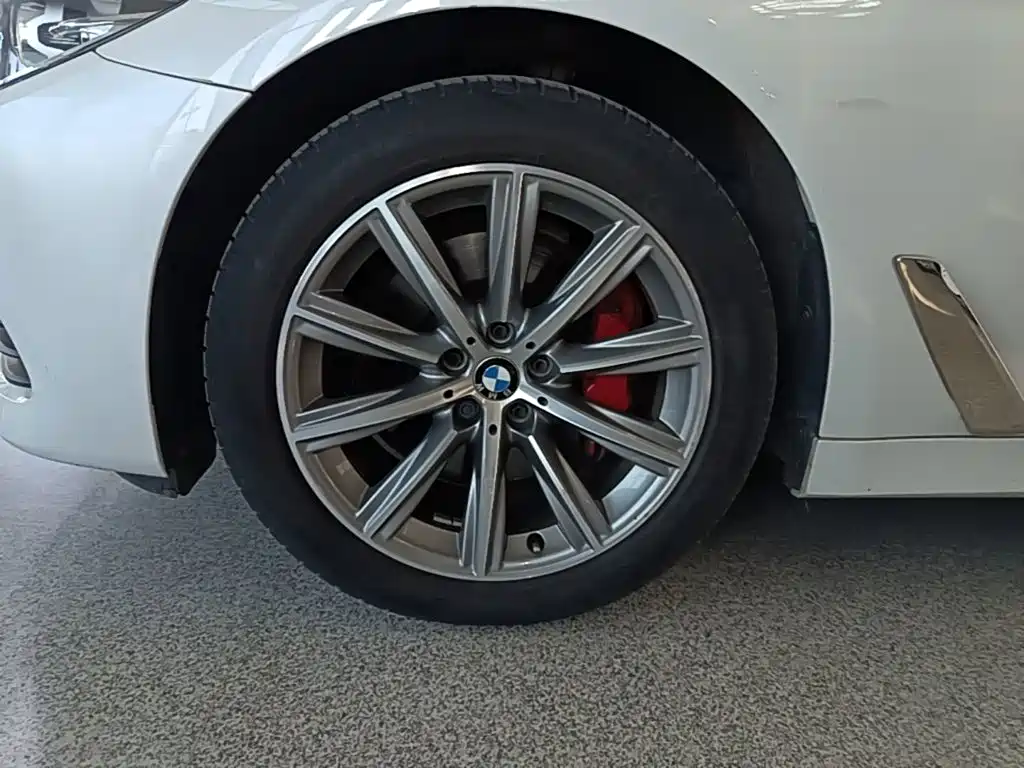 BMW 5 Series — миниатюра 23