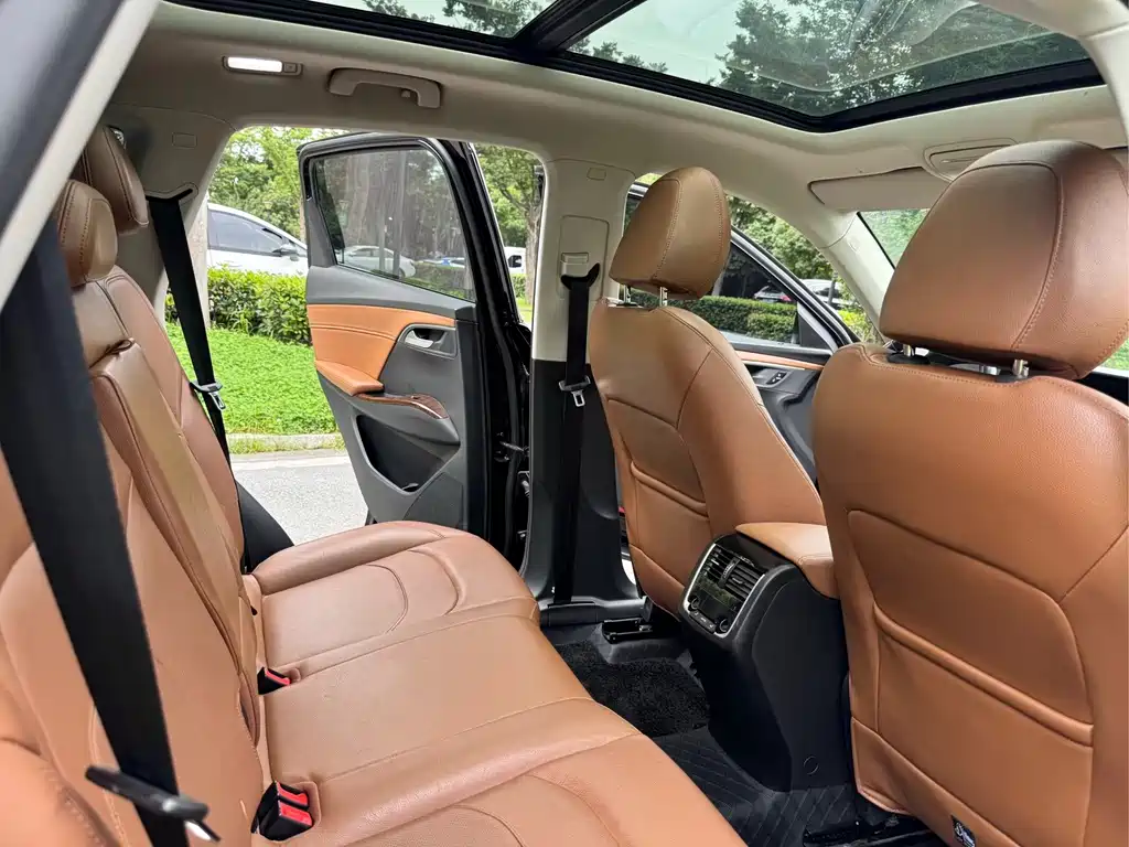 Borgward BX7 — миниатюра 9