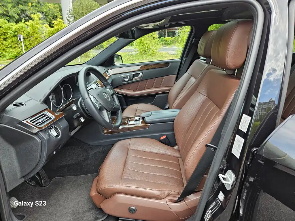 Mercedes-Benz E-Class — миниатюра 12