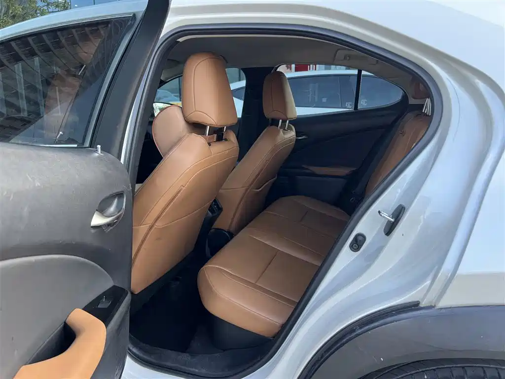 Lexus UX — миниатюра 6