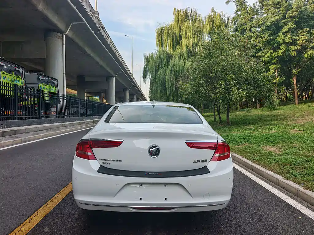 Buick LaCrosse — миниатюра 8