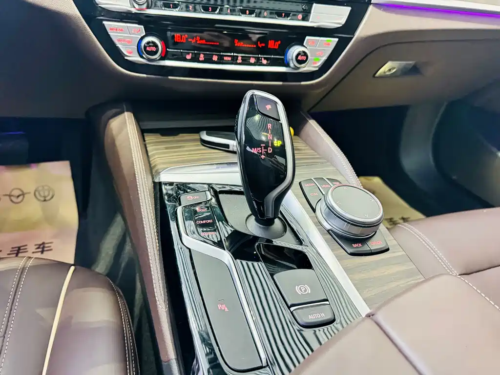 BMW 5 Series — миниатюра 13