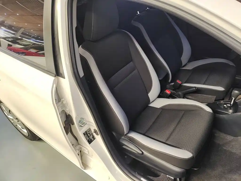 Toyota Yaris L — миниатюра 25
