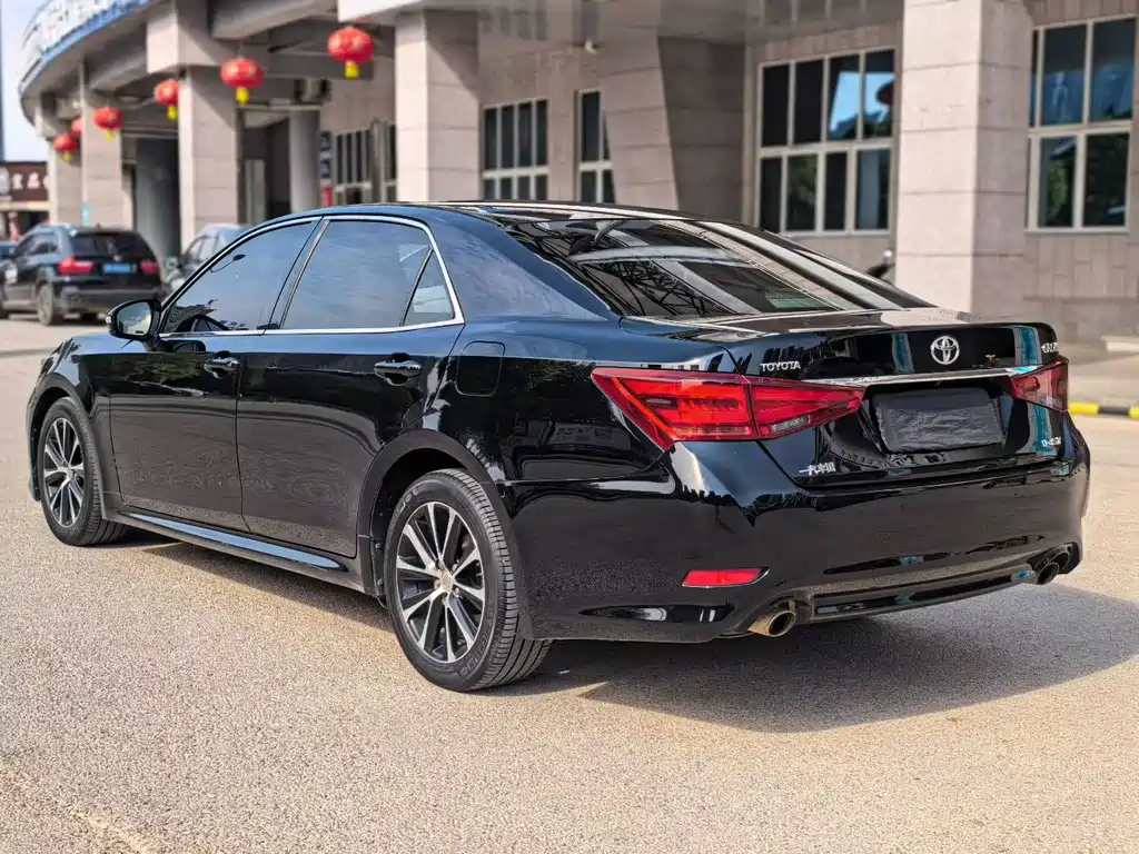 Toyota Crown — миниатюра 4