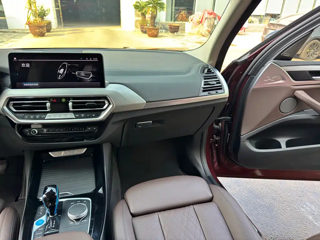 BMW iX3 — миниатюра 13