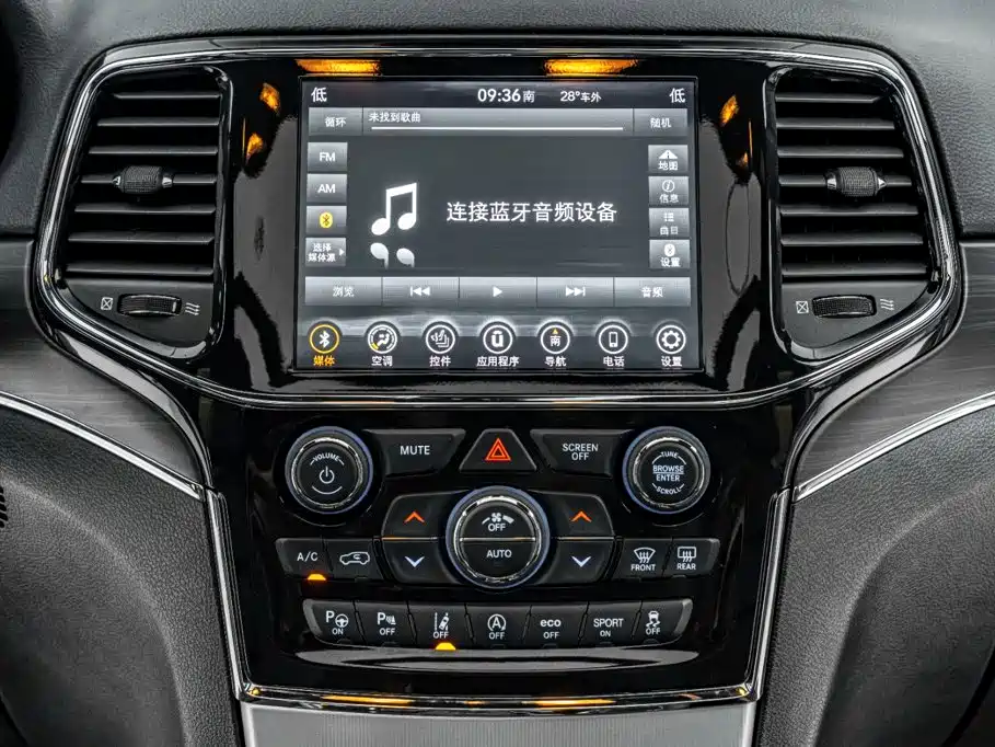 Jeep Grand Cherokee (Import) — миниатюра 31