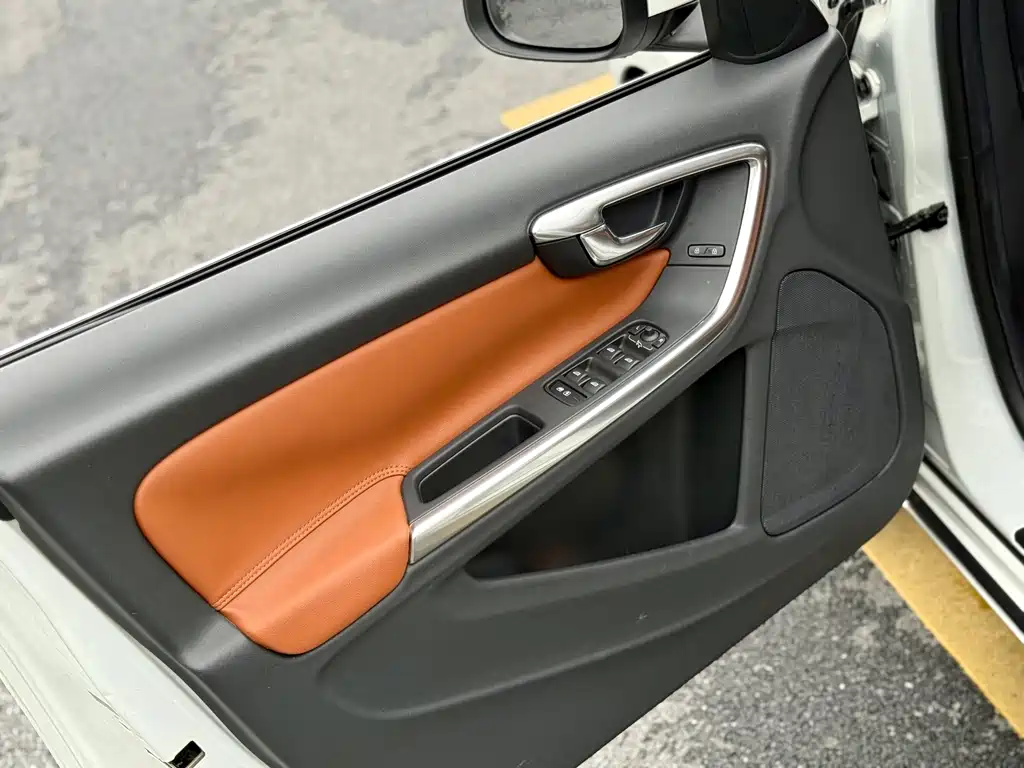 Volvo V60 — миниатюра 10