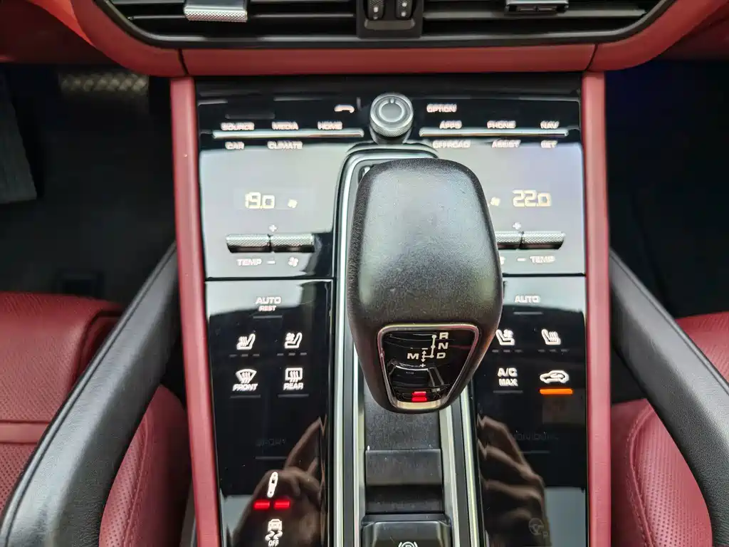 Porsche Cayenne — миниатюра 9
