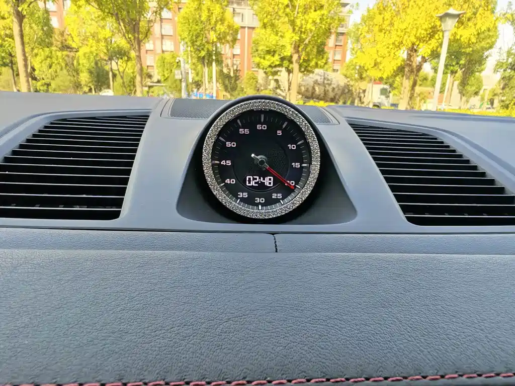 Porsche Cayenne — миниатюра 11