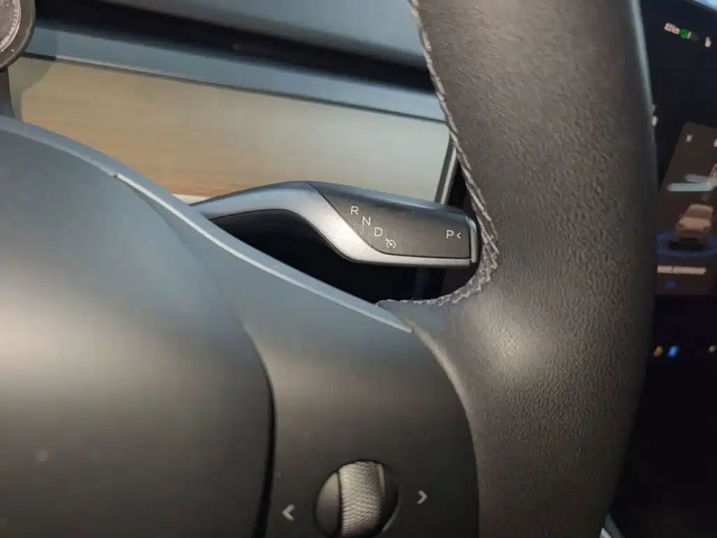 Tesla Model Y — миниатюра 14