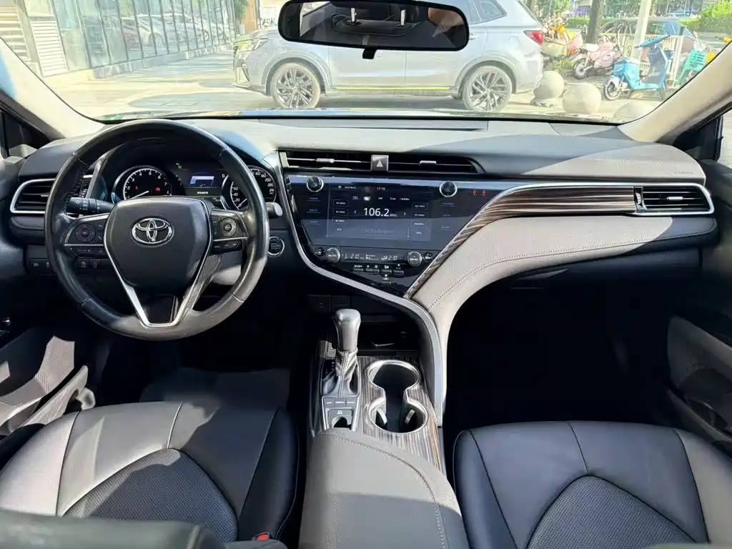 Toyota Camry — миниатюра 17