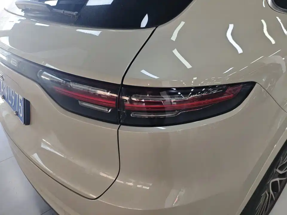 Porsche Cayenne — миниатюра 9