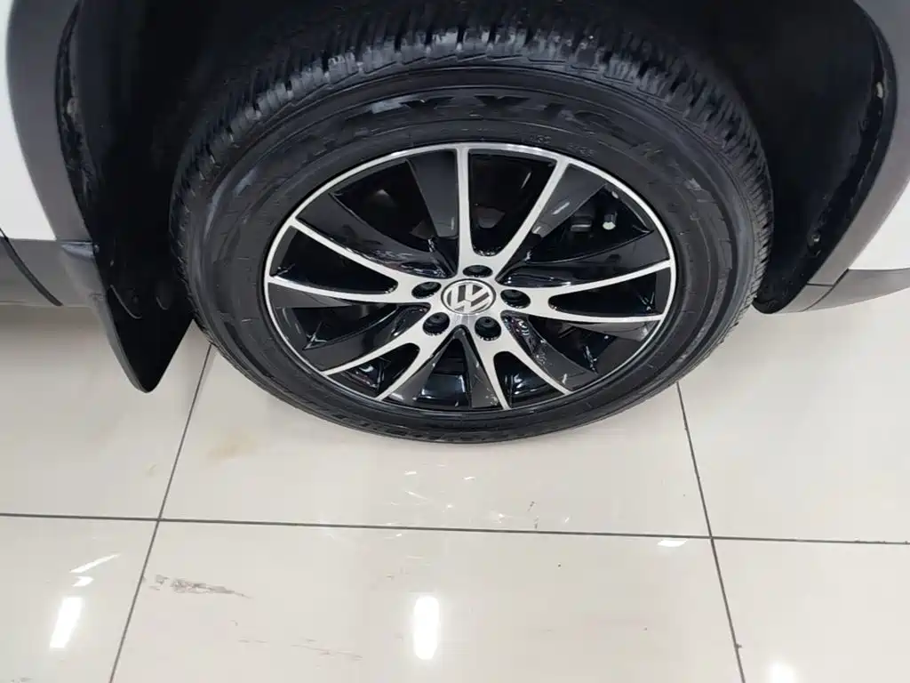 Volkswagen Tiguan — миниатюра 12