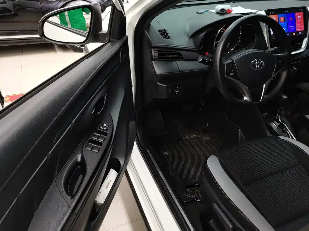 Toyota Yaris L — миниатюра 12