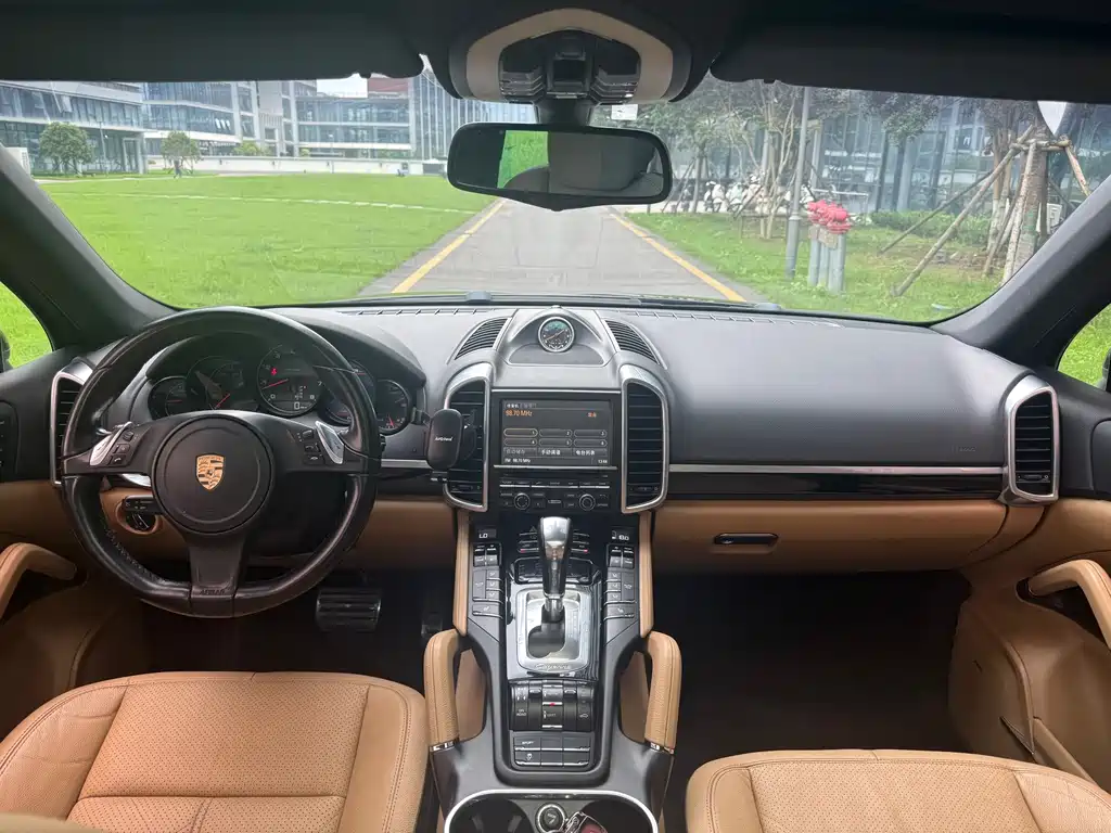 Porsche Cayenne — миниатюра 10