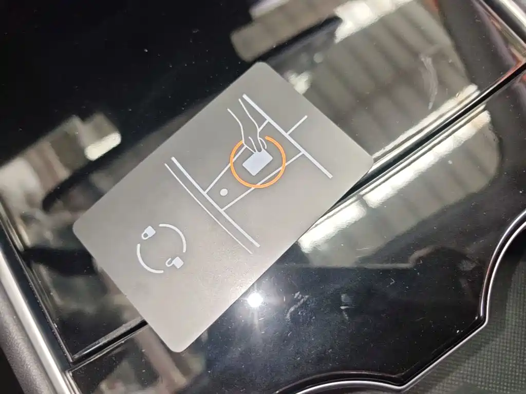Tesla Model 3 — миниатюра 9