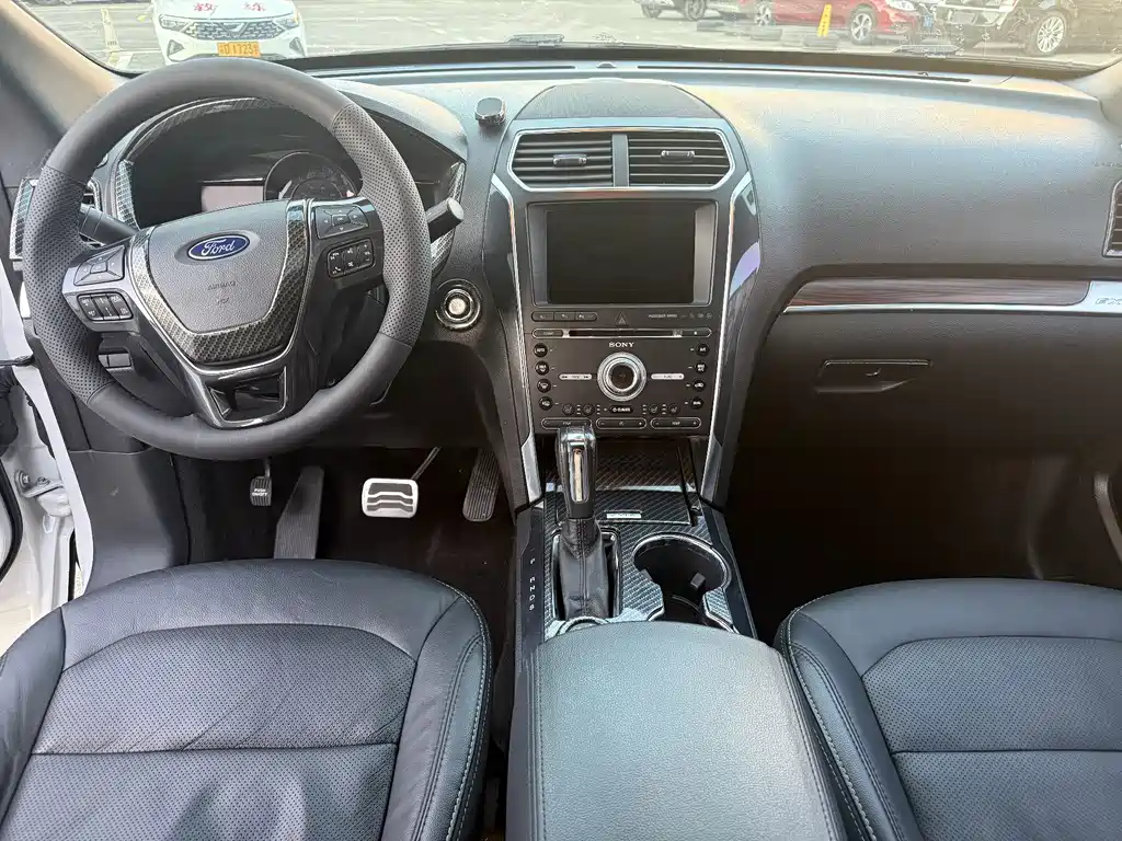 Ford Explorer (Import) — миниатюра 7