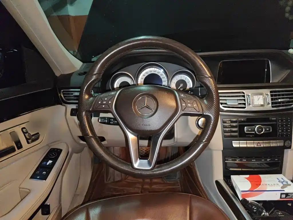 Mercedes-Benz E-Class — миниатюра 3
