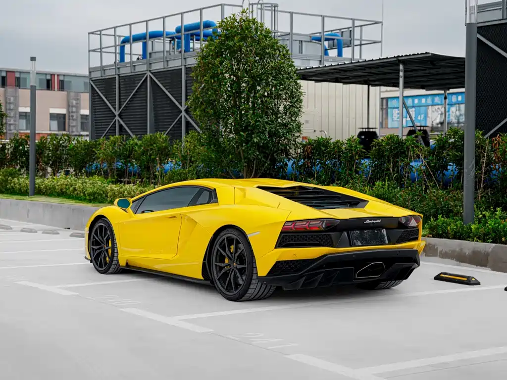 Lamborghini Aventador — миниатюра 2
