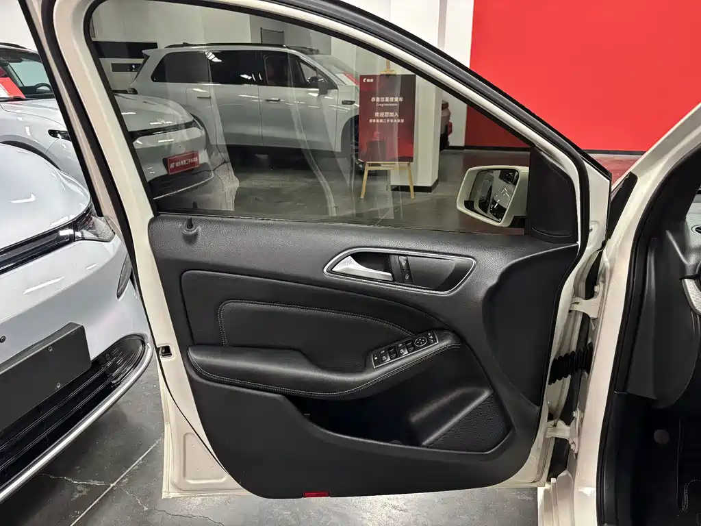 Mercedes-Benz B-Class — миниатюра 17