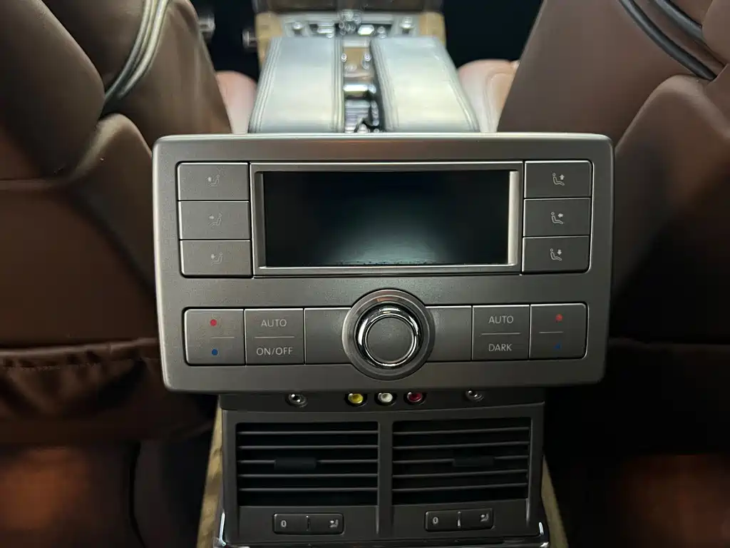 Volkswagen Phaeton — миниатюра 10