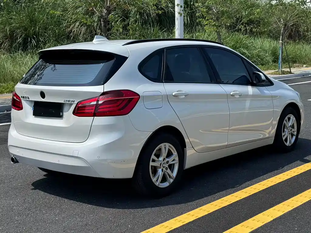 BMW 2 Series Active Tourer — миниатюра 4